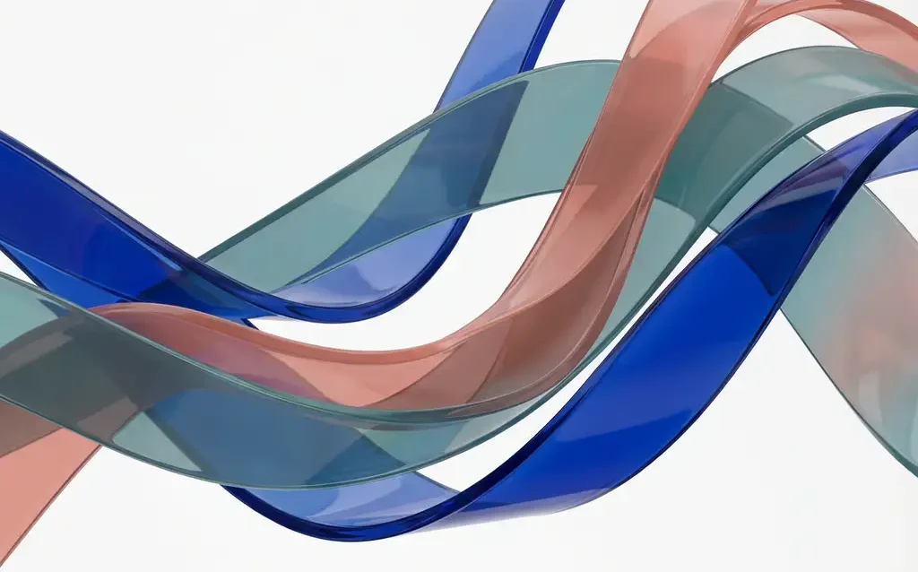 Abstracte compositie van doorschijnende linten in blauw, turquoise en koraal op witte achtergrond