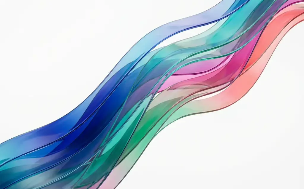 Abstrakte fließende Bänder in Blau, Türkis, Magenta und Koralle auf weißem Hintergrund mit transparenten Schichten